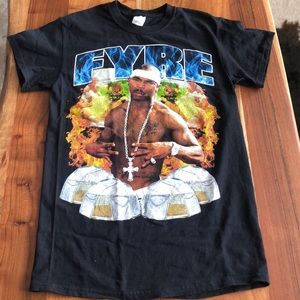 *RARE* Fyre Fest Graphic Printed Tshirt
